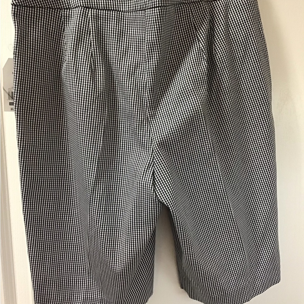 Woman’s hound tooth slip on shorts with raider jersey